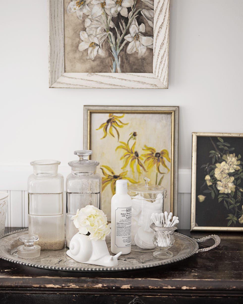 Serveware, Flower, Petal, Dishware, Interior design, Picture frame, Botany, Still life photography, Porcelain, Artifact, serveware, flower, petal, dishware, interior design, picture frame, botany, still life photography, porcelain, artifact,