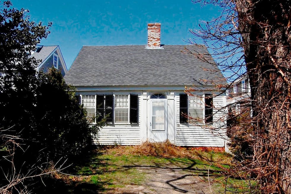 Groggy Anchor Cape Cod Cottage before photo home of steve ballerini and colin bohrer, one of the oldest cape cottages in provincetown, massachusetts cape cod cottage, cape cod style home exterior