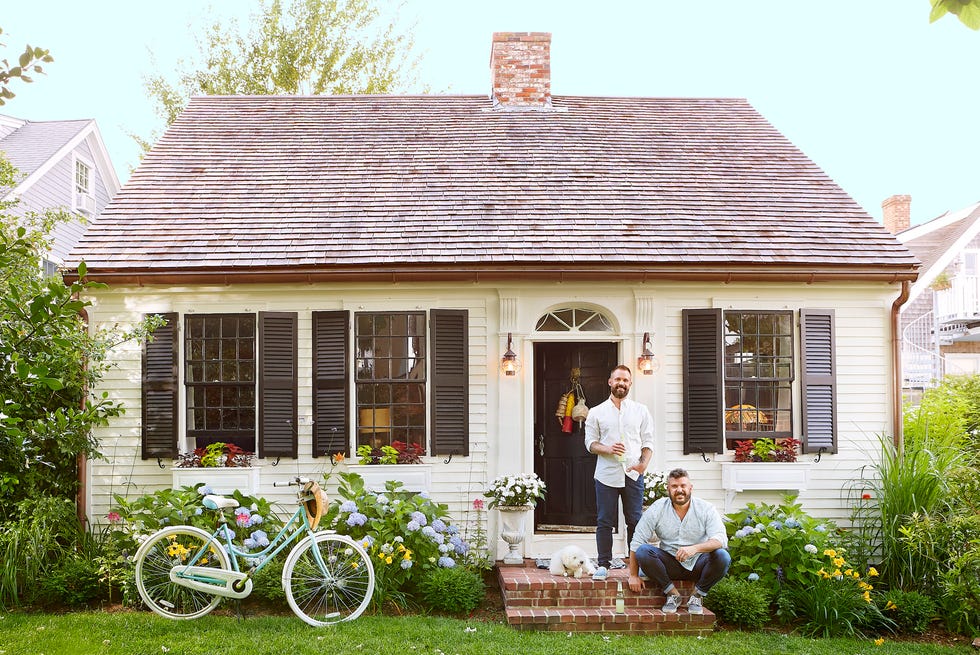 white cape cod cottage white cape cod style house