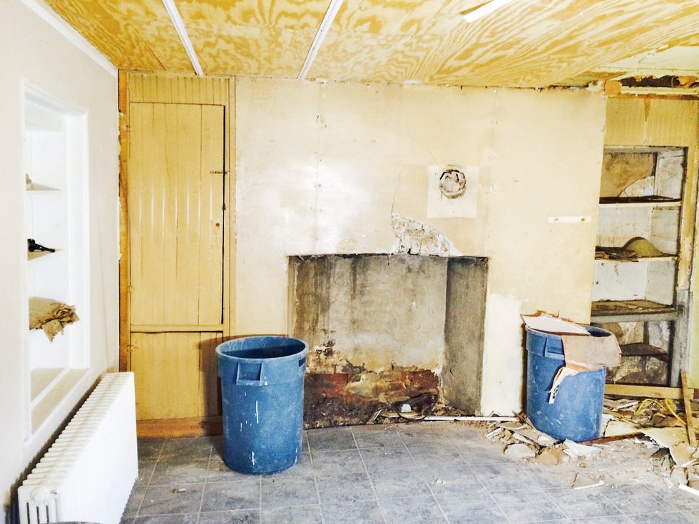 Room, Wall, Ceiling, Gas, Shelf, Shelving, Bucket, Waste container, Paint, Waste containment, Room, Wall, Ceiling, Gas, Shelf, Shelving, Bucket, Waste container, Paint, Waste containment,