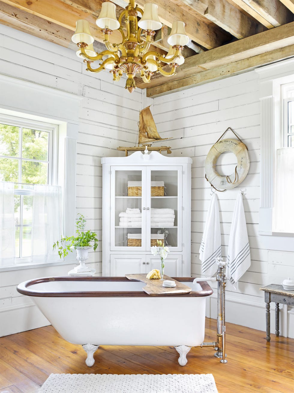 Interior design, Room, Yellow, Wood, Floor, Property, White, Ceiling, Wall, Chandelier, Interior design, Room, Yellow, Wood, Floor, Property, White, Ceiling, Wall, Chandelier,