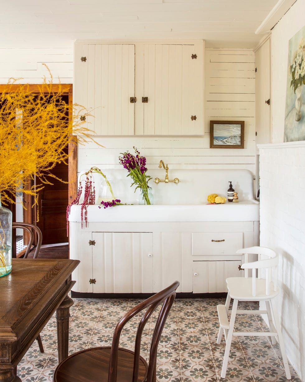 vintage drainboard sink in farmhouse kitchen