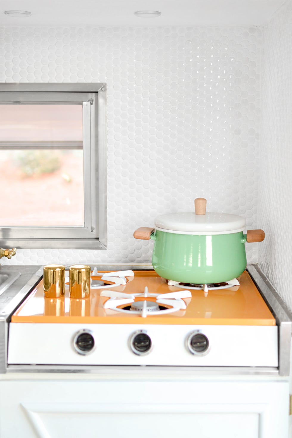 Gas stove, Room, Kitchen stove, Kitchen, Furniture, Interior design, Major appliance, Small appliance, Table, Kitchen appliance, 