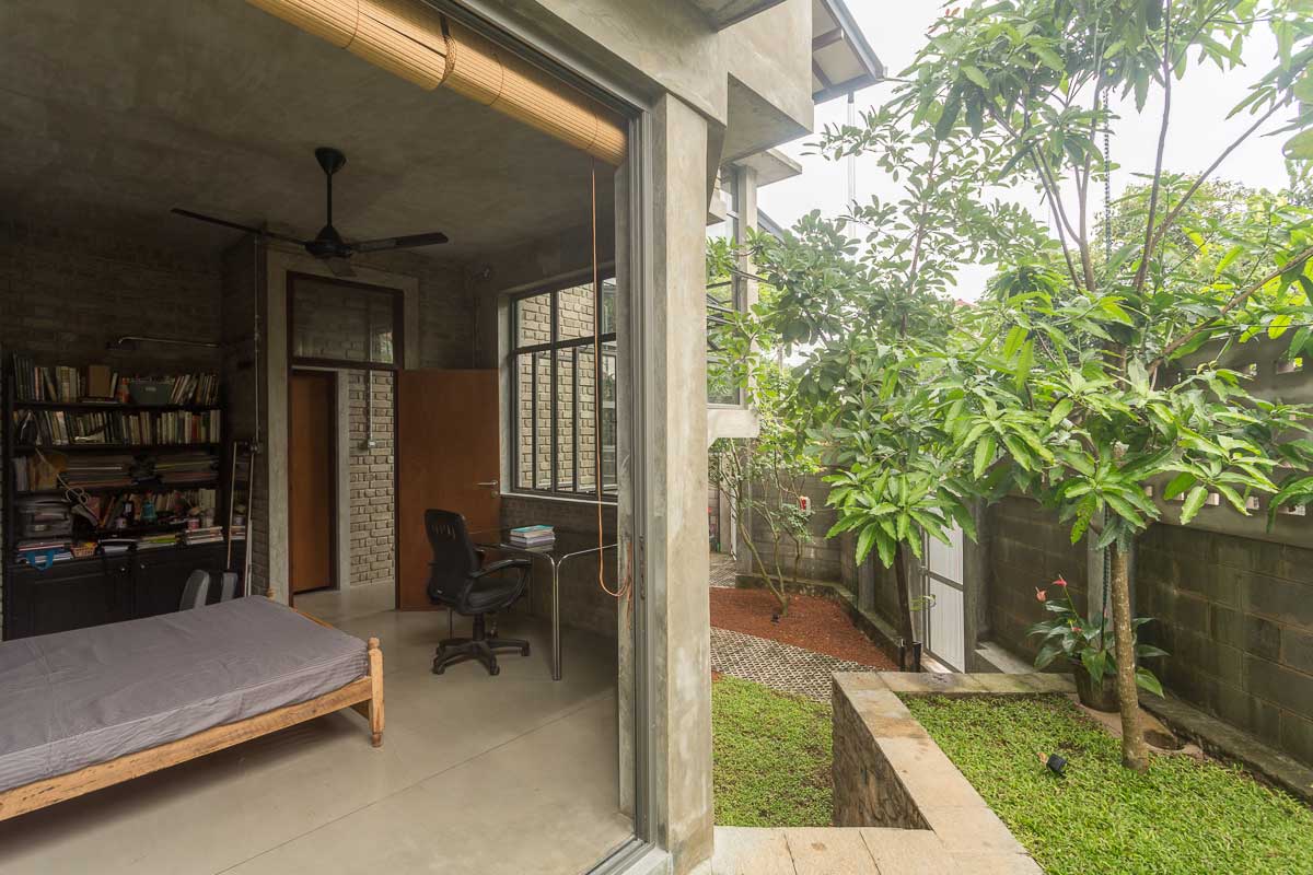 Beautiful Two-Storied Monolithic Brick House
images
PHOTO
design
interior
facade
exterior
layout
plan