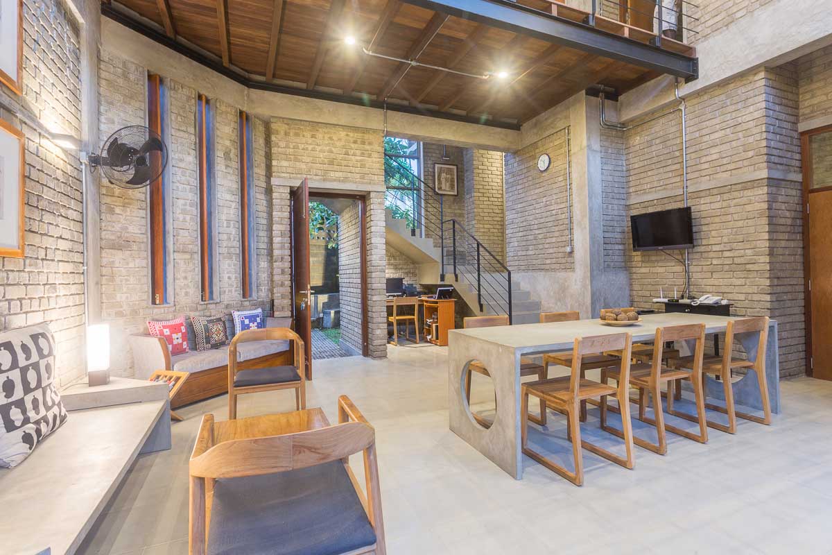 Beautiful Two-Storied Monolithic Brick House
images
PHOTO
design
interior
facade
exterior
layout
plan